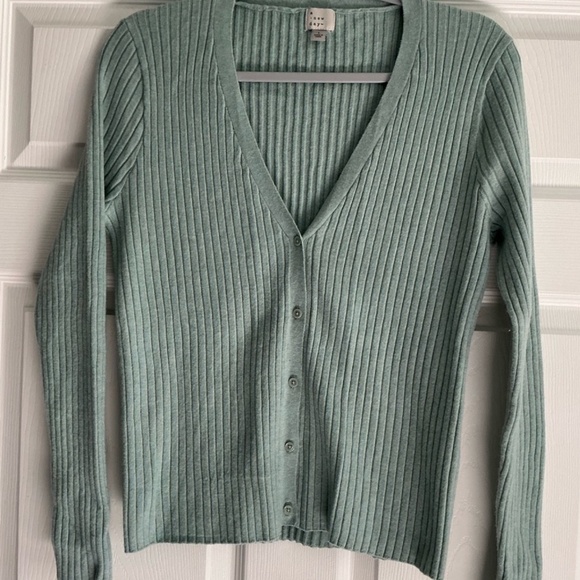 💚 a new day Women's Button-Up Ribbed Cardigan - Soft Green - Picture 2 of 5